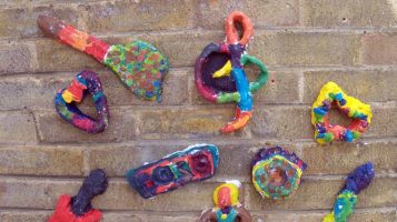 Detail-of-the-plaques-in-place